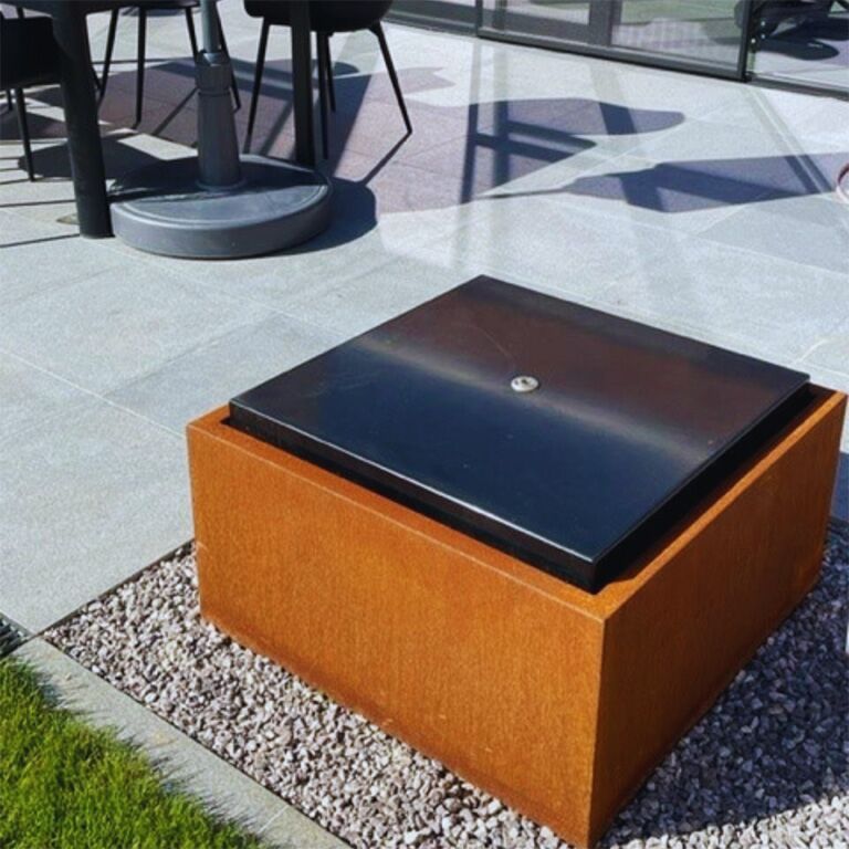 Gioco d'acqua in acciaio Corten 80 x 80 x 40 cm