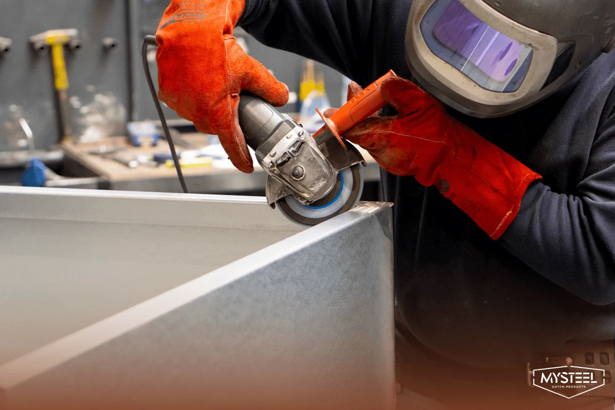 Lavorare l'acciaio corten come un professionista: smerigliatura, foratura, segatura e altro ancora