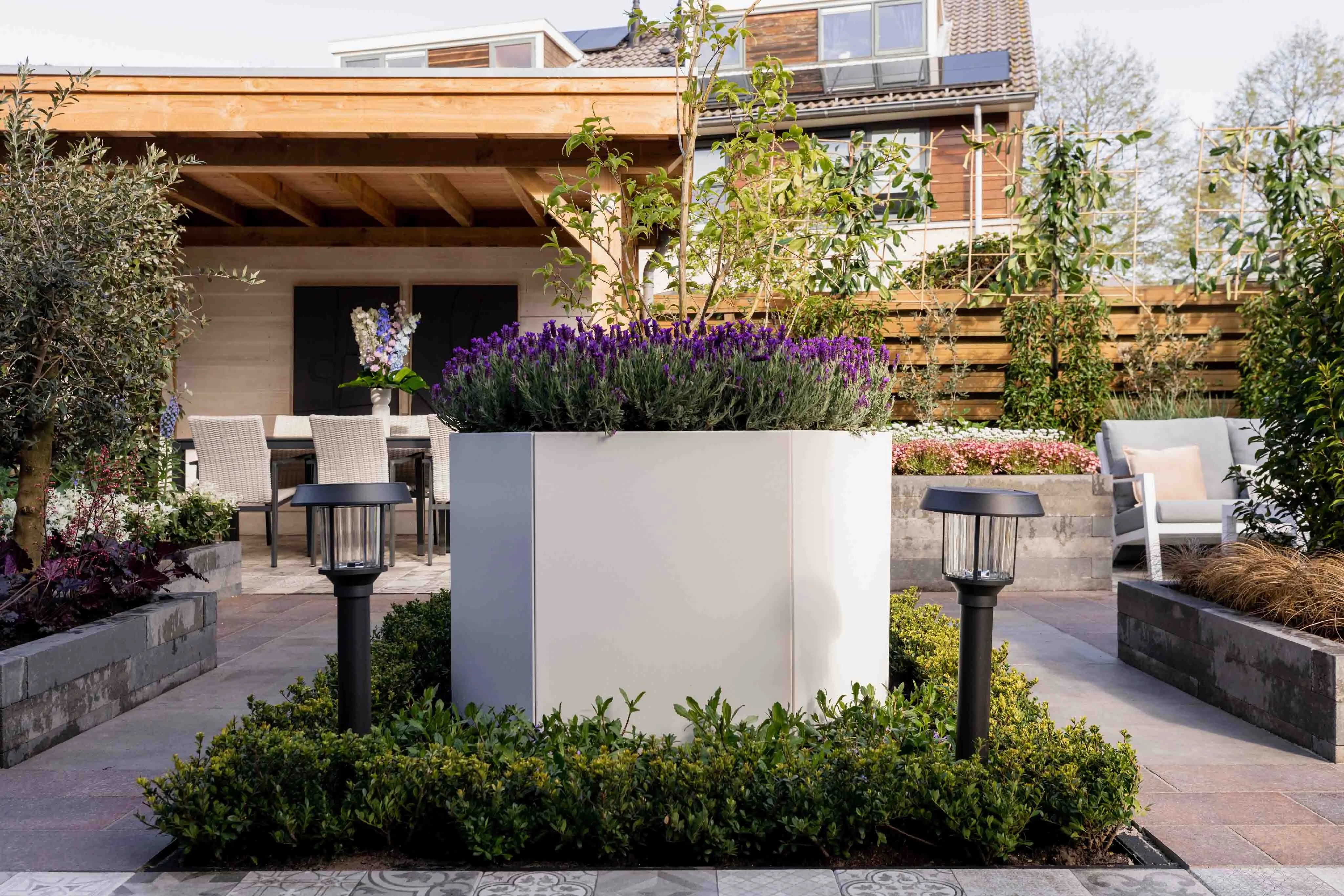 Ispirazione giardino: grandi fioriere per esterni