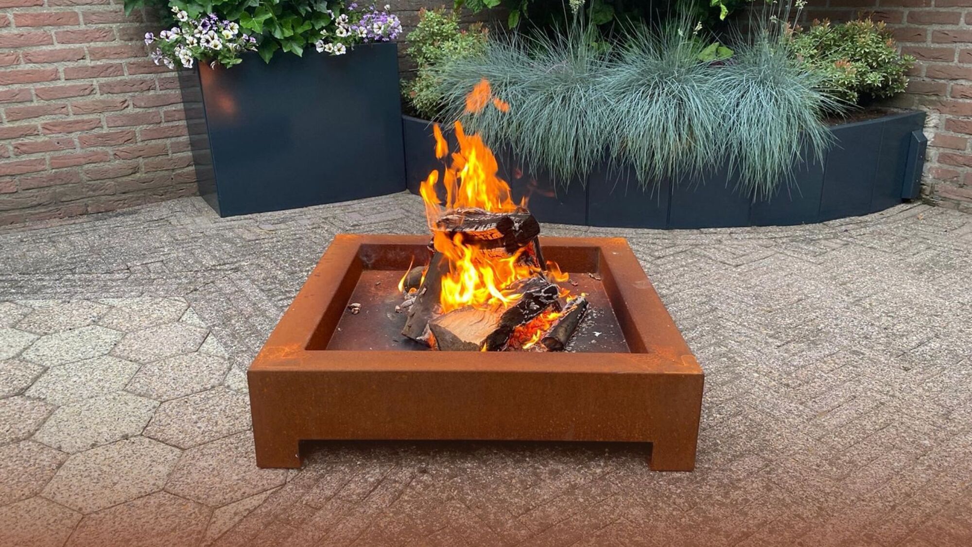 Come utilizzare in modo sicuro i focolari in acciaio corten?